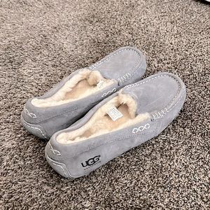 Gray Ugg slippers.